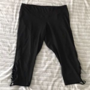 Black cropped leggings